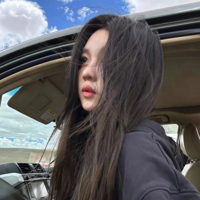龙纹身的女孩